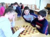 Соревнования по шашкам и игре дартс
